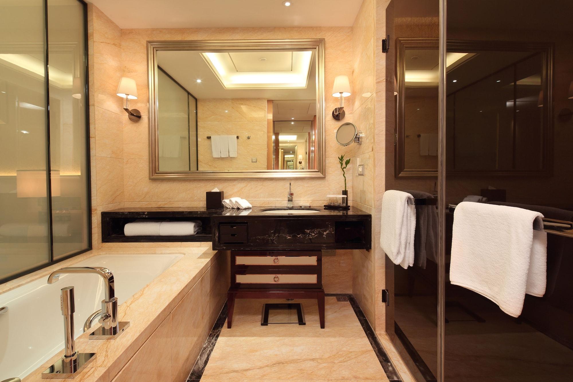 Hilton Guangzhou Baiyun - Free Shuttle For Canton Fair Period, Close To Luhu Golf Club & Leather Market Exteriér fotografie