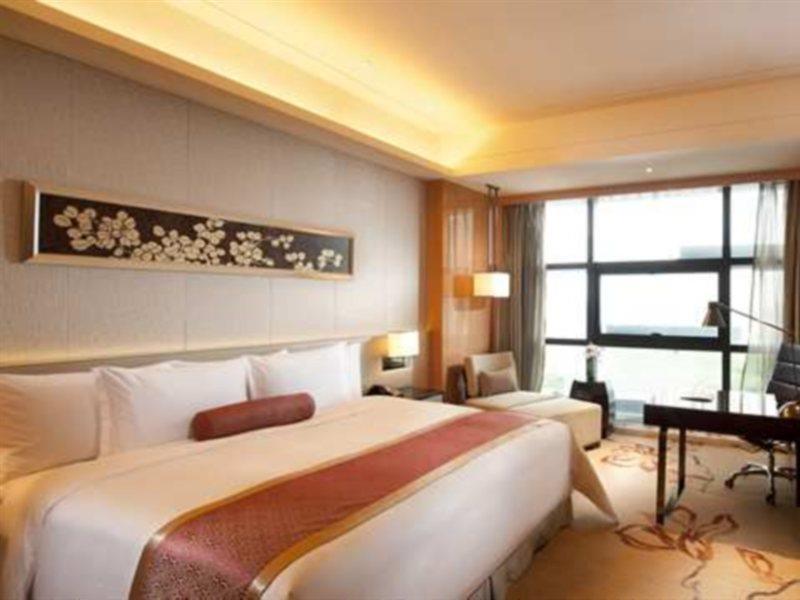 Hilton Guangzhou Baiyun - Free Shuttle For Canton Fair Period, Close To Luhu Golf Club & Leather Market Exteriér fotografie